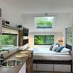 Polwysep Zacisze - Tiny House Village キャンプ場 *