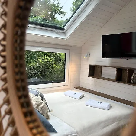 Polwysep Zacisze - Tiny House Village Camping