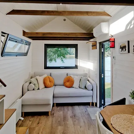 Polwysep Zacisze - Tiny House Village キャンプ場 プシビツ