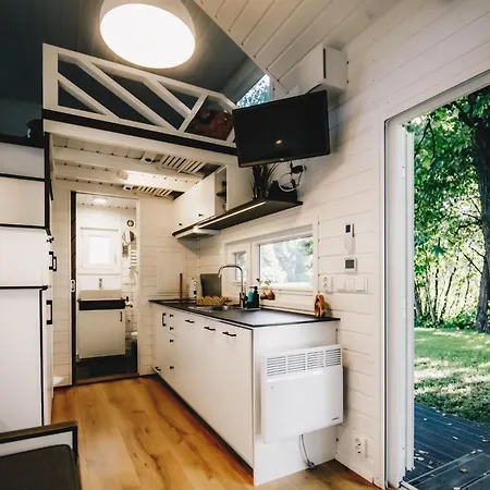 Polwysep Zacisze - Tiny House Village キャンプ場 *